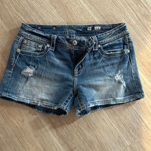 Miss me shorts size 30 mid rise. Easy shorts.